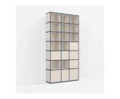 Individualisierbares Bücherregal aus Spanplatte in Beige. Moderne Designer-Möbel nach Maß.