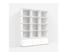 Individualisierbares Bücherregal aus Massivholz in Weiß. Moderne Designer-Möbel nach Maß.