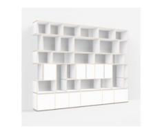 Individualisierbares Bücherregal aus Massivholz in Weiß. Moderne Designer-Möbel nach Maß.