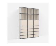 Individualisierbares Bücherregal aus Spanplatte in Beige. Moderne Designer-Möbel nach Maß.