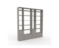 Bücherregal Sandgrau - Modernes Regal für Bücher: Schubladen in Sandgrau & Türen in Kristallglas klar - 229 x 253 x 35 cm,...