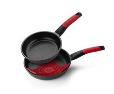 BRA Premiere Pfannenset 20 und 24 cm aus Aluguss mit Antihaftbeschichtung, geeignet für alle Herdarten einschließlich Induktion, inkl. Bra Safe Topfuntersetzer rot