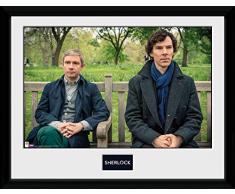 GB eye Gerahmtes Foto von Sherlock Holmes auf der Parkbank, 40,4 cm x 30,4 cm