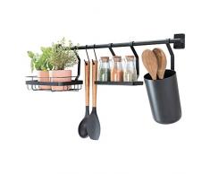 iDesign Küchenstange Küchenreling mit Utensilienhalter, 2 Haken, Halter für Küchenkräuter & Gewürzregal, Hakenleiste für die Küche aus Metall, (63,8x14,5x 23,8 cm), mattschwarz