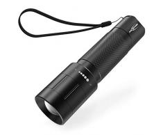 ANSMANN Taschenlampe - Extrem hell mit 1500 Lumen CREE LED, 240m Reichweite, optischer Zoom, IP54 Staub- & Spritzwasserschutz, 3 Funktionen - Handlampe inklusive 6x AA Batterien & Handschlaufe