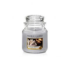 Yankee Candle mittelgroße Duftkerze im Glas, Crackling Wood Fire, Brenndauer bis zu 90 Stunden
