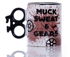 Boxer Kaffeebecher mit Aufschrift Muck Sweat and Gears im Fahrraddesign, Keramik, Braun