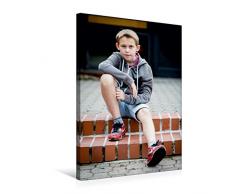 Premium Textil-Leinwand 50 x 75 cm Hoch-Format Ferdinand Schönfeld als Charly im Kinder Abenteuerfilm Timebreakers | Wandbild, HD-Bild auf Keilrahmen, Fertigbild auf hochwertigem Vlies, Leinwanddruck von Niels Marquardt