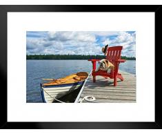 Poster Gießerei Hund Entspannen in Stuhl, auf Holz Dock von Lake Foto Kunstdruck Foto Kunstdruck 20x26 inches Matted Framed Poster