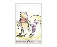 Disney Wandbild von Komar | Winnie Pooh Today | Kinderzimmer, Babyzimmer, Dekoration, Kunstdruck | Größe 50x70cm (Breite x Höhe) | ohne Rahmen | WB064-50x70