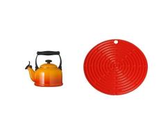 Le Creuset Wasserkessel Tradition ofenrot & Le Creuset Silikon-Accessoires Topflappen rund ofenrot