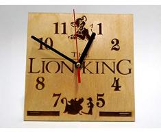 Tortenaufleger Company Löwenkönig handgefertigte Tischuhr aus Holz 17 cm – Beste Kinderzimmer-Dekoration – Geschenk für Kinder – König der Löwen