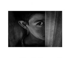 Eurographics Kinder hinter Vorhang, Aluminium, Rahmengröße: 24 x 36 x 1,25 cm, Galerieverpackt, gebürstetes Aluminium