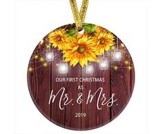 Kooer 2019 Dekofigur Our First Christmas as Mr & Mrs, aus Porzellan, 7,6 cm, kreisförmig Yellow Sunflower Mr & Mrs