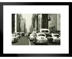 Gießerei Poster Retro Autos auf A Busy Street New York City NYC B & W Foto Kunstdruck von proframes 26x20 inches Matted Framed Poster