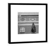 COGNOSCO Fotografie im Holzrahmen: Steuben Denkmal Fotodruck-Format 27 x 27 cm-Rahmenfarbe Hochwertiges Wandbild, Geschenkidee oder Souvenir aus Potsdam, Holz, Schwarz-Weiß, Rahmen