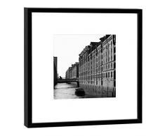 COGNOSCO Fotografie im Holzrahmen: Speicherstadt Hamburg-Fotodruck-Format 27 x 27 cm-Rahmenfarbe Hochwertiges Wandbild, Geschenkidee oder Souvenir aus der Hansestadt, Holz, Schwarz-Weiß, Rahmen