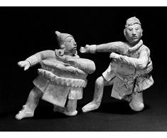 Mexikanische Maya-Ballspieler Ntwo Keramikfiguren von mexikanischen Ballspielern mit dicker Schutzkleidung von Jaina Island Campeche Mexico 200–900 AD Posterdruck von (45,7 x 61 cm)