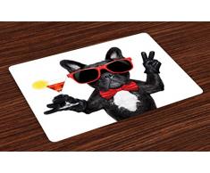 Lunarable lustige Platzdeckchen 4er-Set Französische Bulldogge hält Martini Cocktail bereit für die Party Nightlife Joy Print, waschbare Stoff-Tischsets für Esszimmer, Küche, Tischdekoration, Schwarz Rot Weiß