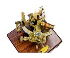 Sailors Art Schubkarre mit Holzkiste, antikes Messing, mit Holzkiste