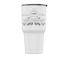 Lasergravur Vintage Geburtstag Edelstahl 30oz Becher mit spritzwassergeschütztem Deckel: Alter 20,30,40,50,60,70,80,90 Dreifachwandige vakuumisolierte Tasse Wein Kaffee Tasse 1990 Various weiß