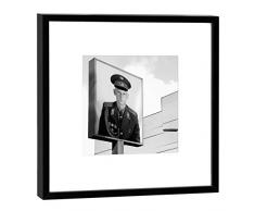 COGNOSCO Fotografie im Holzrahmen: Checkpoint Charlie Fotodruck-Format 27 x 27 cm-Rahmenfarbe schwarz-Hochwertiges Wandbild, Geschenkidee oder Souvenir aus Berlin, Holz, Weiß, Rahmen
