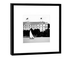 COGNOSCO - Fotografie im Holzrahmen: Außenalster mit Hotel Atlantic Hamburg - Fotodruck - Format 27 x 27 cm - Rahmenfarbe schwarz - Hochwertiges Wandbild, Geschenkidee oder Souvenir aus der Hansestadt