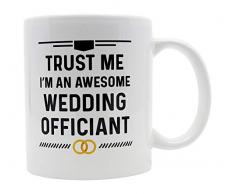 Casitika Kaffeebecher mit AufschriftWedding Officiant Keramiktasse mit AufschriftTrust Me Im An Awesome Wedding Officiciant, 325 ml, Weiß Tolle Idee als Geschenk für einen Pastor.