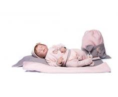 Puñecas Guca - Puppe mit Weihnachtsborn 46 cm, Set mit rosa und grauen Punkten, Wickelunterlage und Rucksack, Mehrfarbig (18026)