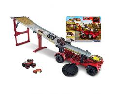 Hot Wheels GFR15 - Monster Trucks riesige 2 in 1 Crashrennen Transporter Truck und Rennbahn 1,2 m lang, Spielzeug ab 4 Jahren
