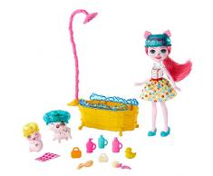 Enchantimals GJX36 - Badespaß Spielset mit Petya Pig Puppe, 2 Ferkel-Figuren (1 davon mit Farbwechsel-Funktion) und 11+ Zubehörteilen, Spielzeug ab 4 Jahren